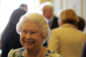 Britain's Queen Elizabeth smiles during a reception with parliamentarians to mark the Queen's 90th birthday at Buckingham Palace in London, Britain May 10, 2016.  <br/>REUTERS/Paul Hackett