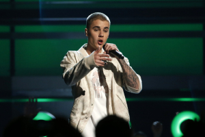 Justin Bieber performs a medley of songs at the 2016 Billboard Awards in Las Vegas, Nevada, U.S., May 22, 2016.  <br/>REUTERS/Mario Anzuoni/Files