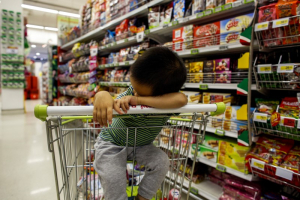 A boy sleeps in a shopping cart at a department store in Bangkok October 29, 2013.  <br/>REUTERS/Athit Perawongmetha