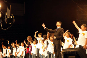 That afternoon, the First Lady of Taiwan, Christine Chow Ma, sang together the song “Small Dream”, which was composed by SOP, with the children from World Vision Taiwan. <br/>SOP