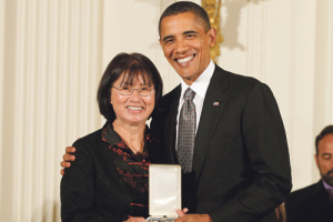 Betty Chinn receives the 2010 United States Presidential Citizen’s Medal ascribed by President Obama. <br/>AP