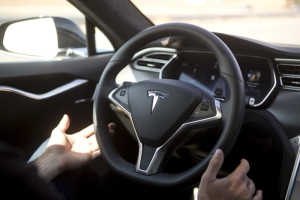 New Autopilot features are demonstrated in a Tesla Model S during a Tesla event in Palo Alto, California October 14, 2015.  <br/>REUTERS/Beck Diefenbach