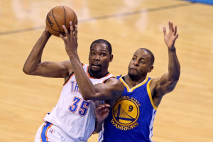 Oklahoma City, OK, USA; Oklahoma City Thunder forward Kevin Durant (35) drives to the basket as Golden State Warriors forward Andre Iguodala (9) defends during the second half in game four of the Western conference finals of the NBA Playoffs at Chesapeake Energy Arena.  <br/>Kevin Jairaj-USA TODAY Sports/File Photo