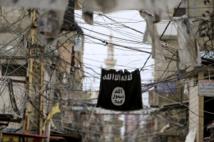 An Islamic State flag hangs amid electric wires over a street in Ain al-Hilweh Palestinian refugee camp, near the port-city of Sidon, southern Lebanon January 19, 2016.  <br/>REUTERS/Ali Hashisho