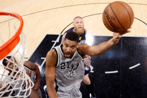 San Antonio, TX, USA; San Antonio Spurs power forward Tim Duncan (21) shoots the ball past Memphis Grizzlies power forward Chris Andersen (7, behind) during the second half in game one of the first round of the NBA Playoffs at AT&T Center.  <br/>Soobum Im-USA TODAY Sports