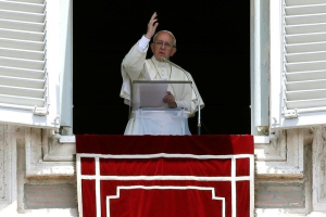 Pope Francis blesses as he leads the Angelus prayer in Saint Peter's Square at the Vatican July 10, 2016. <br />
 <br/>REUTERS/Max Rossi