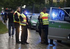 Police secure a street near to the scene of a shooting in Munich.  <br/>REUTERS/Michael Dalder