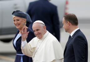 Pope Francis waves as he is welcomed by Polish President Andrzej Duda (R) and his wife Agata Kornhauser-Duda at Balice airport near Krakow, Poland July 27, 2016. <br/> REUTERS/David W Cerny