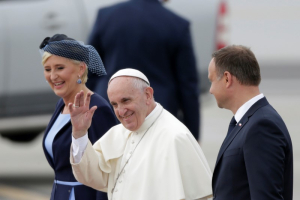 Pope Francis waves as he is welcomed by Polish President Andrzej Duda (R) and his wife Agata Kornhauser-Duda at Balice airport near Krakow, Poland July 27, 2016. <br/> REUTERS/David W Cerny