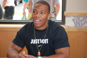 The Green Bay Packers are reportedly interested in signing Ray Rice as substitute for Eddie Lacy next NFL season. <br/>Wallstreethotrod at English Wikipedia/Wikimedia Commons