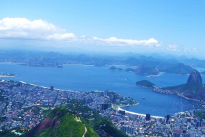 View of the Guanabara Bay with Niteroi at the back and Botafogo Cove in the front right. <br/>Photo: Dkoukoul / Wikimedia Commons / CC