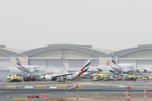 An Emirates Airline flight is seen after it crash-landed at Dubai International Airport, the UAE August 3, 2016. REUTERS/Stringer EDITORIAL USE ONLY. NO RESALES. NO ARCHIVE. <br/>REUTERS/Stringer 