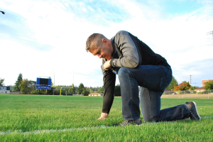 After his very first football game in 2008, Coach Joe Kennedy waited until the players cleared the field, then he walked to the 50-yard line, took a knee, and thanked God for his players. Kennedy continued doing this for after every game for seven years at the Washington high school and no students, coaches or parents ever complained about it. In fact, it was a compliment that started the problems. He lost his coaching job, and now had to file a lawsuit regarding freedom of speech and religious expression. <br/>First Liberty Institute