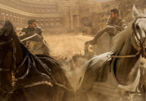 Judah Ben-Hur (Jack Huston) races his adopted brother, Messala (Toby Kebbell). <br/>ShareBenHur