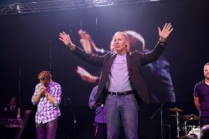 Bestselling author Max Lucado speaks at the Make A Difference Tour, October 2010. <br/>World Vision