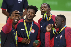 Harrison Barnes takes a selfie with Jimmy Butler, Kevin Durant and Draymond Green of the U.S. after the basketball victory ceremony.  <br/>REUTERS/Dylan Martinez