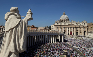 A general view of Saint Peter's Square as Pope Francis leads a mass for the canonisation of Mother Teresa of Calcutta at the Vatican September 4, 2016.  <br/>REUTERS/Stefano Rellandini