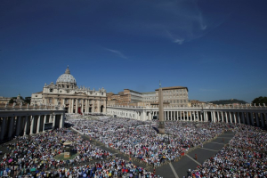 A general view of Saint Peter's Square as Pope Francis leads a mass for the canonisation of Mother Teresa of Calcutta at the Vatican September 4, 2016.  <br/>REUTERS/Stefano Rellandini