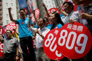 Former Hong Kong Legislative Council Chairman Jasper Tsang (3rd L) campaigns for candidate Holden Chow (2nd L) from the Democratic Alliance for the Betterment and Progress of Hong Kong (DAB), on the election day of the Legislative Council in Hong Kong, China September 4, 2016. <br/>REUTERS/Bobby Yip