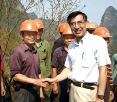 Dr. Thomas Chan Sze Tong believes that it was God’s arrangement and will for him to serve as the chief executive officer for World Vision China. Despite his move to second-in-line, he will continue to any work that God arranges. <br/>World Vision Hong Kong 
