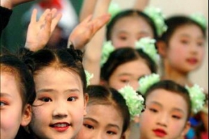 Orphans in China dance to celebrate International Children's Day. <br/>China Daily