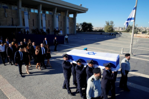 Family members of former Israeli President Shimon Peres walk behind his flag-draped coffin carried during a ceremony at the Knesset, the Israeli parliament, before it is transported to Mount Herzl Cemetery ahead of the funeral in Jerusalem September 30, 2016. REUTERS/Ammar Awad <br/>