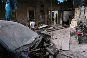 A man inspects the damage outside a field hospital after an airstrike in the rebel-held al-Maadi neighbourhood of Aleppo, Syria, September 28, 2016. REUTERS/Abdalrhman Ismail <br/>