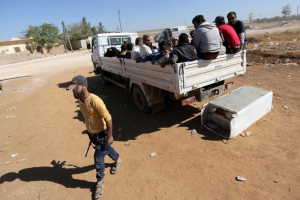 Civilians, who fled from Islamic State-controlled areas, sit on a pick-up truck at a checkpoint controlled by rebel fighters in the northern Syrian rebel-held town of al-Rai, in Aleppo Governorate, Syria, September 28, 2016. REUTERS/Khalil Ashawi <br/>