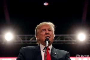 Republican presidential nominee Donald Trump speaks at a campaign rally in Loveland, Colorado, U.S., October 3, 2016.  <br/>Reuters/Mike Segar 