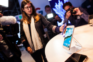 SAN FRANCISCO, CA - OCTOBER 04: Members of the media examine Google's Pixel phone during an event to introduce Google hardware products on October 4, 2016 in San Francisco, California. Google unveils new products including the Google Pixel Phone making a jump into the mobile device market. (Photo by Ramin Talaie/Getty Images) <br/>Credit: Ramin Talaie / Stringer