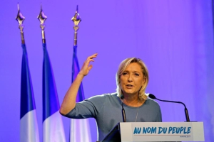 French National Front (FN) political party leader Marine Le Pen delivers a speech during a FN political rally in Frejus, France September 18, 2016.  <br/>REUTERS/Jean-Paul Pelissier