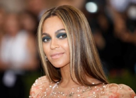 Singer-Songwriter Beyonce Knowles arrives at the Metropolitan Museum of Art Costume Institute Gala (Met Gala) to celebrate the opening of 'Manus x Machina: Fashion in an Age of Technology' in the Manhattan borough of New York, May 2, 2016. <br />
<br />
 <br/>Reuters/Eduardo Munoz 