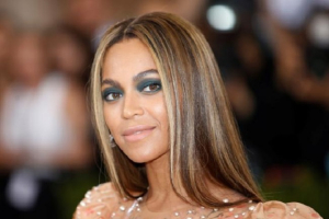 Singer-Songwriter Beyonce Knowles arrives at the Metropolitan Museum of Art Costume Institute Gala (Met Gala) to celebrate the opening of 'Manus x Machina: Fashion in an Age of Technology' in the Manhattan borough of New York, May 2, 2016. <br />
<br />
 <br/>Reuters/Eduardo Munoz 