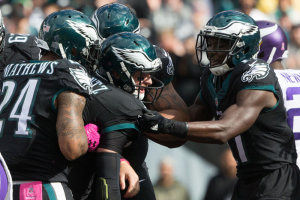 Philadelphia Eagles quarterback Carson Wentz (11) reacts with running back Ryan Mathews (24) and wide receiver Nelson Agholor (17) after a two point conversion Minnesota Vikings during the first half at Lincoln Financial Field.  <br/>Mandatory Credit: Bill Streicher-USA TODAY Sports