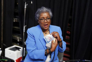 Acting DNC Chair Donna Brazile removes her CNN credential so she may participate in the Democratic National Convention in Philadelphia, Pennsylvania, U.S. July 25, 2016.<br />
<br />
 <br/>Reuters/Lucy Nicholson 