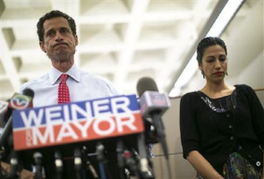 New York mayoral candidate Anthony Weiner and his wife Huma Abedin attend a news conference in New York July 23, 2013. <br />
<br />
 <br/>Reuters/Eric Thayer