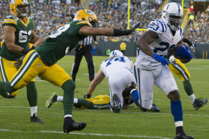 Indianapolis Colts running back Frank Gore (23) runs seven yards for a touchdown past Green Bay Packers linebacker Joe Thomas (48) during the first quarter at Lambeau Field.  <br/>Mandatory Credit: Mark Hoffman/Milwaukee Journal Sentinel via USA TODAY Sports
