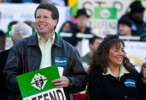 Jim Bob Duggar (L) and his wife Michelle Duggar (R) in Columbia, South Carolina, on the steps of the State House January 14, 2012.  <br/>Photo: REUTERS / Chris Keane