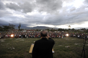 The world-renown Chinese-Indonesian evangelist Dr. Stephen Tong held an outdoor gospel rally in Jayapura, Indonesia, from November 5-9. During the preaching sessions, there was a heavy rainfall, but it did not stop Tong from preaching the good news, nor did it diminish the listener’s passion for God’s word. <br/>STEMI