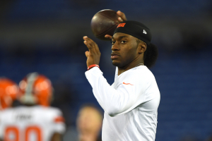 Cleveland Browns quarterback Robert Griffin III (10) throws prior to the game against the Baltimore Ravens at M&T Bank Stadium.  <br/>Tommy Gilligan-USA TODAY Sports