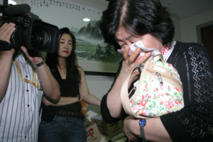 A family member of one of the kidnapped South Korean Christians in Afghanistan cries after hearing that negotiations were under way to secure the release of the captives. <br/>