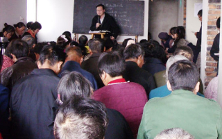 Rev. John Edward Hao, senior pastor of Faith Bible Church and Faith Bible Seminary in New York, led his church team on a visitation to the house churches, TSPM/CCC churches and seminaries throughout China, and shared his testimonies. Seeing the lack of training of China’s church staffs on systematic theology, believers lack in the basic teachings, Hao were invited to deliver Bible-study messages. <br/>Rev. John Edward Hao