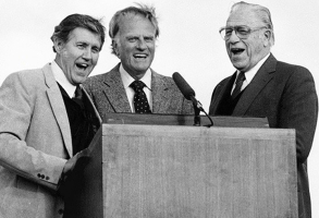 Cliff Barrows, Billy Graham and George Beverly Shea singing “This Little Light of Mine” in Sunderland, England in 1984. <br/>BGEA