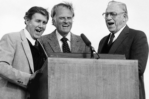 Cliff Barrows, Billy Graham and George Beverly Shea singing “This Little Light of Mine” in Sunderland, England in 1984. <br/>BGEA