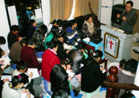 Rev. John Edward Hao, senior pastor of Faith Bible Church and Faith Bible Seminary in New York, led his church team on a visitation to the house churches, TSPM/CCC churches and seminaries throughout China, and shared his testimonies. Seeing the lack of training of China’s church staffs on systematic theology, believers lack in the basic teachings, Hao were invited to deliver Bible-study messages. <br/>Rev. John Edward Hao