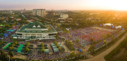 An aerial shot of the crowd that gathered for the Myanmar Festival.  <br/>Facebook/Franklin Graham