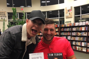 Tim Tebow pictured with City Church pastor Judah Smith <br/>Twitter/Tim Tebow