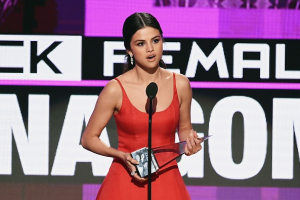 Singer Selena Gomez accepts the Favorite Pop/Rock Female Artist award onstage during the 2016 American Music Awards at Microsoft Theater on November 20, 2016 in Los Angeles, California. (Photo by Kevin Winter/Getty Images) <br/>