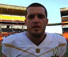 Derek Carr at the 2016 Pro Bowl <br/>Wikimedia Commons/Sgt. Bradley Parrish