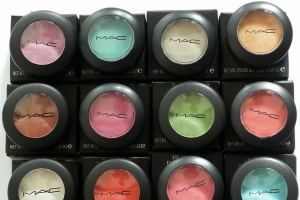 Fake MAC make-up products spotted on a Black Friday online deals site.  <br/>Popsugar.